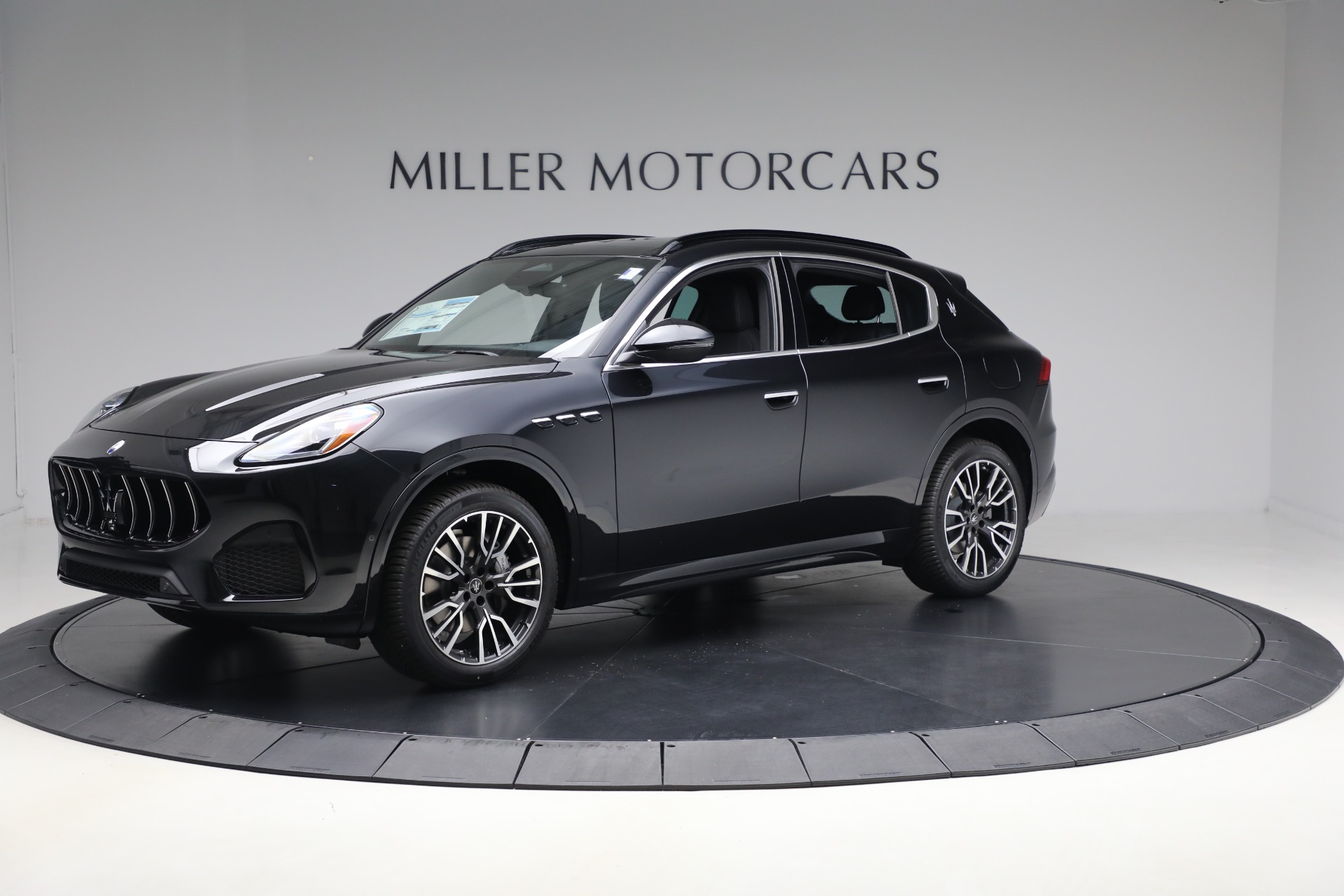 New 2025 Maserati Grecale for sale $71,739 at Bugatti of Greenwich in Greenwich CT 06830 1