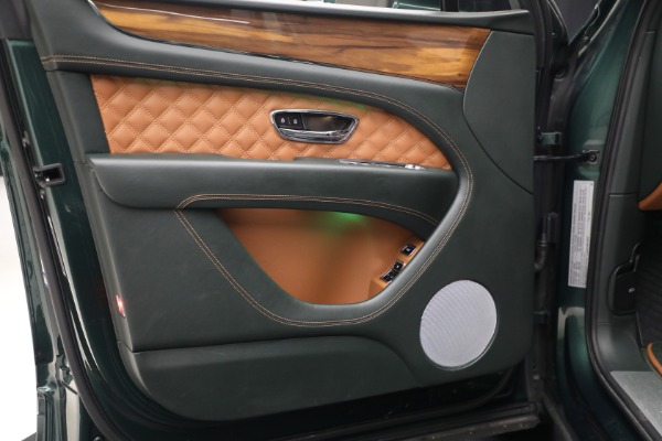 Used 2021 Bentley Bentayga V8 for sale $109,900 at Bugatti of Greenwich in Greenwich CT 06830 18