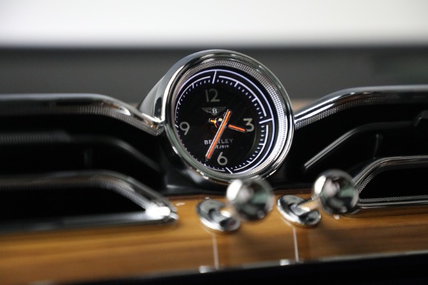Used 2021 Bentley Bentayga V8 for sale $109,900 at Bugatti of Greenwich in Greenwich CT 06830 26