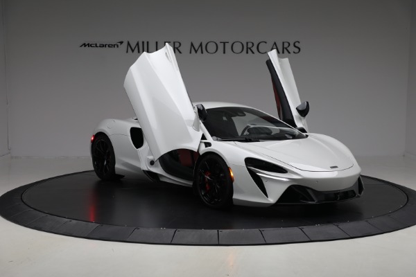 New 2026 McLaren Artura TechLux for sale $304,500 at Bugatti of Greenwich in Greenwich CT 06830 20