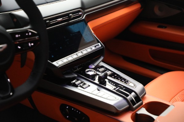 New 2025 Aston Martin Vanquish for sale $532,200 at Bugatti of Greenwich in Greenwich CT 06830 24