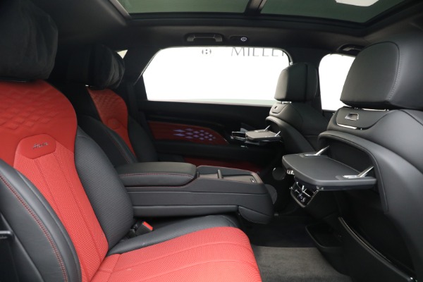 Used 2025 Bentley Bentayga EWB Azure V8 for sale $259,900 at Bugatti of Greenwich in Greenwich CT 06830 25