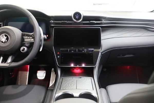 Used 2025 Maserati Grecale Modena for sale $61,116 at Bugatti of Greenwich in Greenwich CT 06830 21