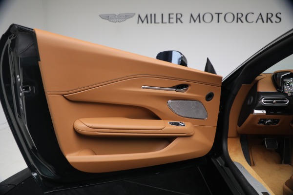 New 2026 Aston Martin Vantage Roadster for sale $260,300 at Bugatti of Greenwich in Greenwich CT 06830 28