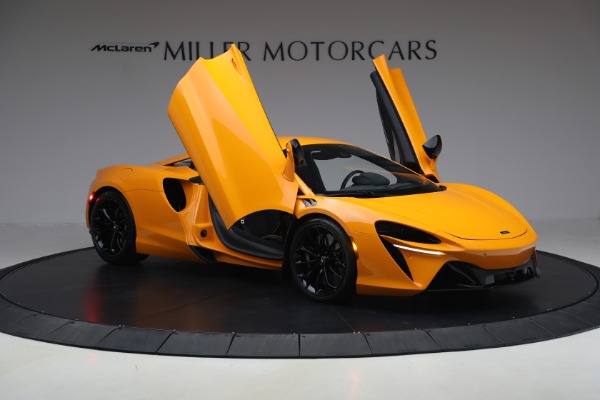 Used 2024 McLaren Artura Performance for sale $192,900 at Bugatti of Greenwich in Greenwich CT 06830 20