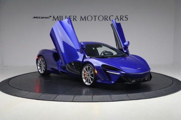 Used 2024 McLaren Artura Vision for sale $197,900 at Bugatti of Greenwich in Greenwich CT 06830 20