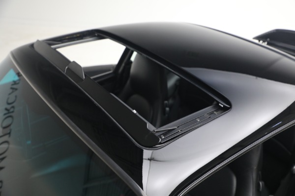 Used 1997 Porsche 911 Carrera for sale $275,900 at Bugatti of Greenwich in Greenwich CT 06830 23