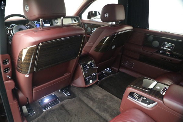 Used 2018 Rolls-Royce Phantom EWB for sale $309,900 at Bugatti of Greenwich in Greenwich CT 06830 18