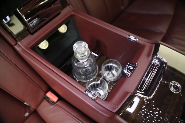 Used 2018 Rolls-Royce Phantom EWB for sale $309,900 at Bugatti of Greenwich in Greenwich CT 06830 27