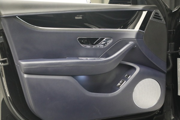 Used 2023 Bentley Flying Spur V8 for sale $143,900 at Bugatti of Greenwich in Greenwich CT 06830 18