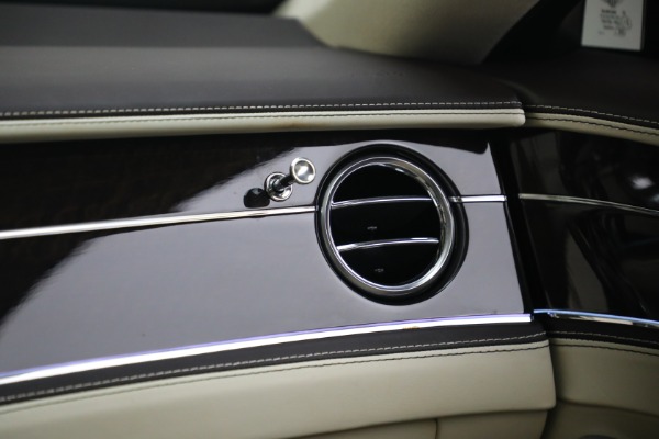 Used 2023 Bentley Flying Spur Hybrid for sale $143,900 at Bugatti of Greenwich in Greenwich CT 06830 28