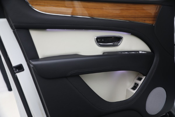 Used 2023 Bentley Bentayga V8 for sale $123,900 at Bugatti of Greenwich in Greenwich CT 06830 18