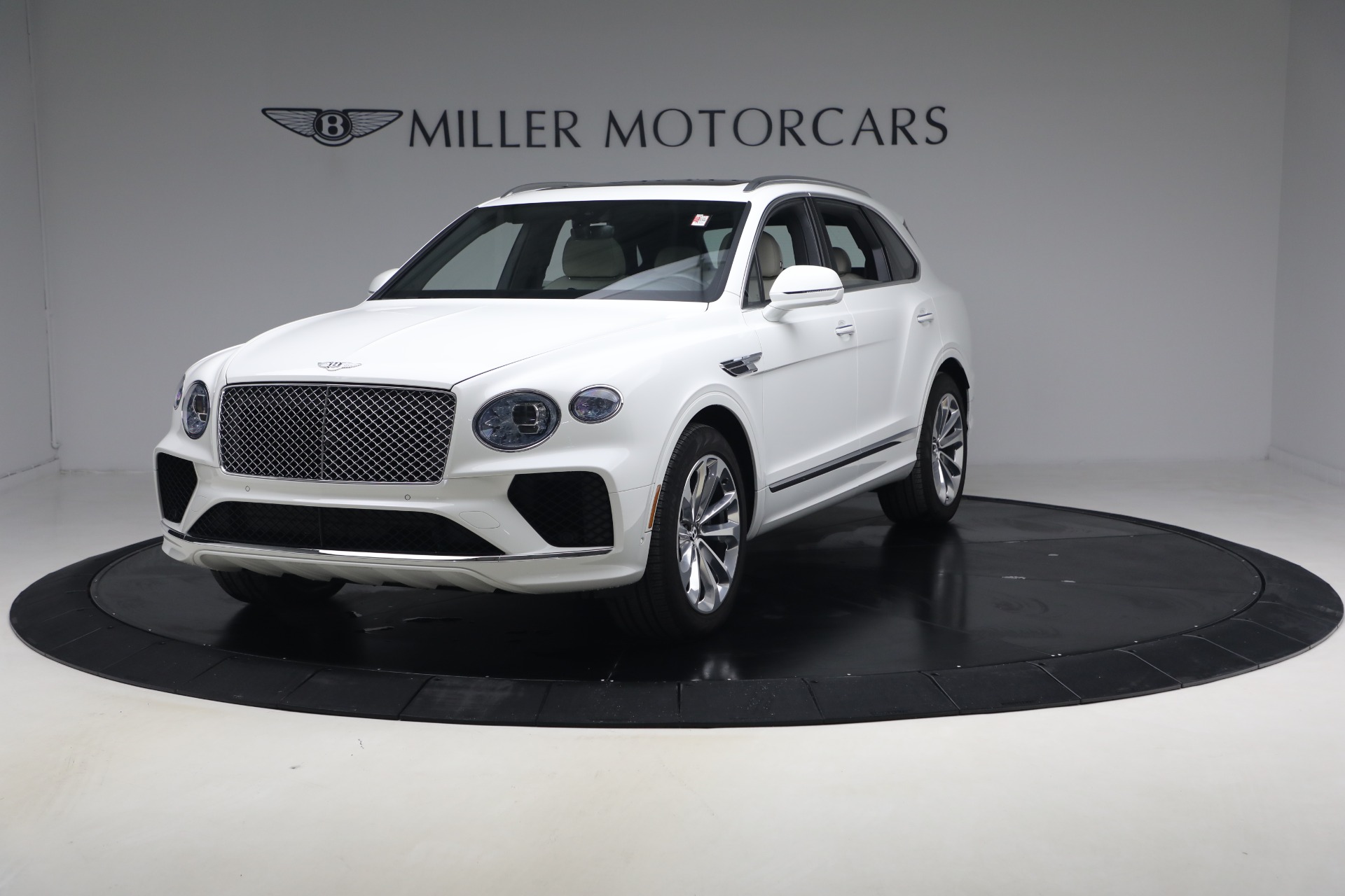 Used 2023 Bentley Bentayga V8 for sale $123,900 at Bugatti of Greenwich in Greenwich CT 06830 1