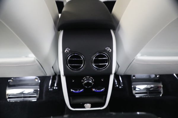 Used 2025 Rolls-Royce Black Badge Cullinan for sale $469,900 at Bugatti of Greenwich in Greenwich CT 06830 27