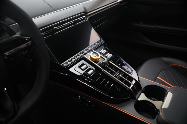 New 2026 Aston Martin Vantage S for sale $251,000 at Bugatti of Greenwich in Greenwich CT 06830 22