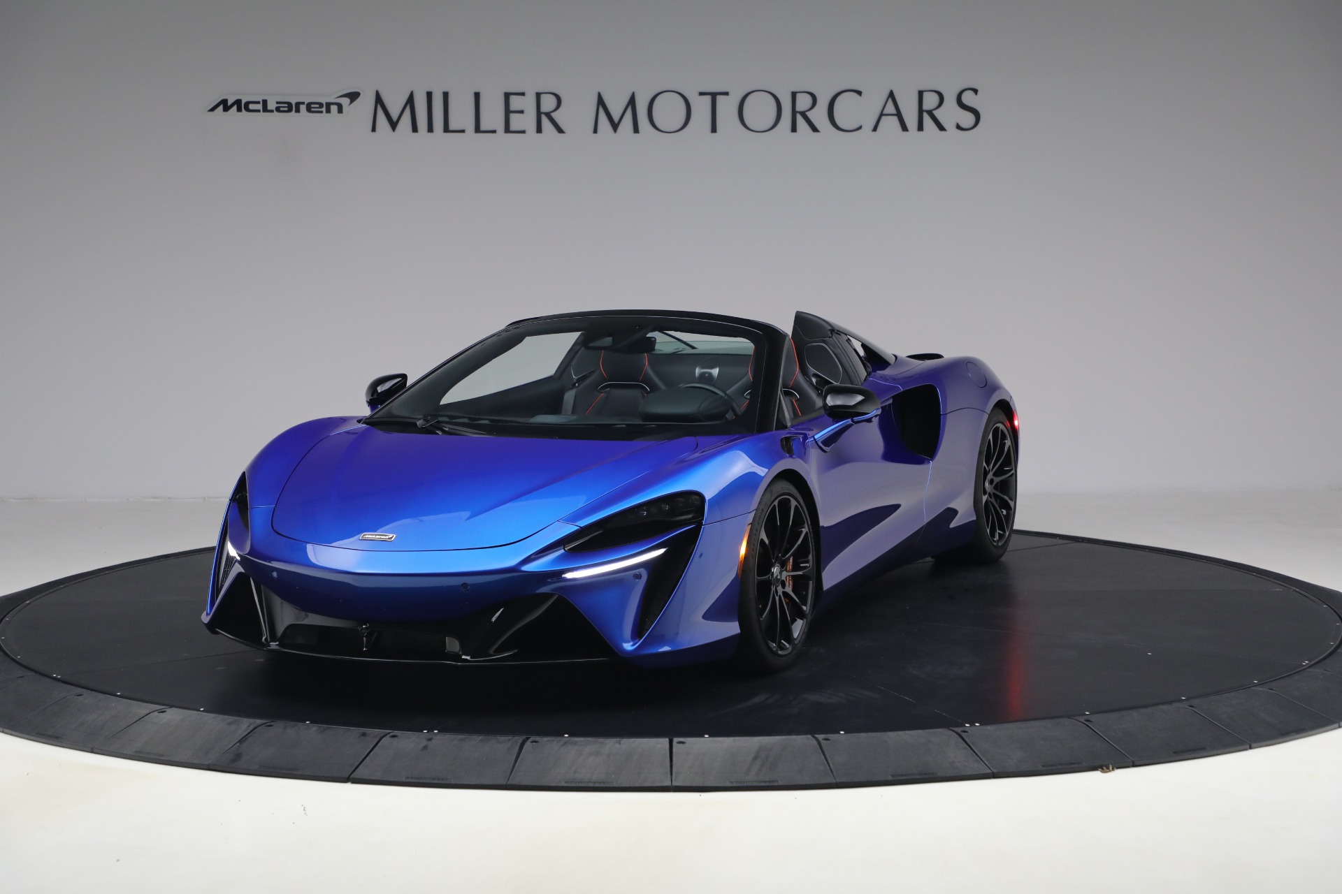 Used 2025 McLaren Artura Spider TechLux for sale $231,900 at Bugatti of Greenwich in Greenwich CT 06830 1