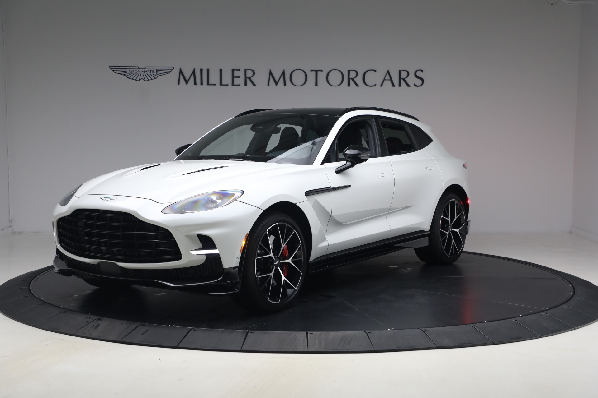 Used 2025 Aston Martin DBX 707 for sale $222,900 at Bugatti of Greenwich in Greenwich CT 06830 1