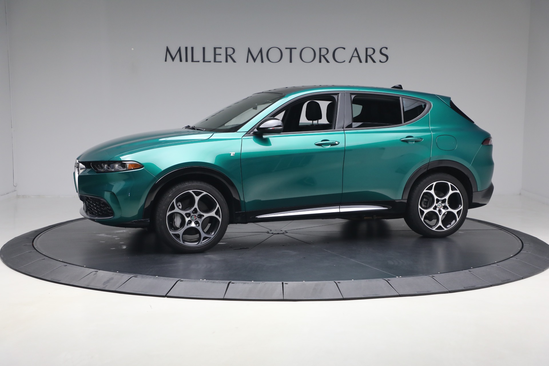 Used 2024 Alfa Romeo Tonale Hybrid Ti for sale $30,900 at Bugatti of Greenwich in Greenwich CT 06830 1