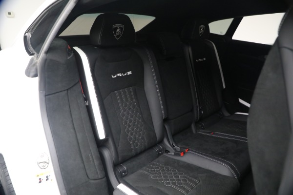 Used 2024 Lamborghini Urus Performante for sale $289,900 at Bugatti of Greenwich in Greenwich CT 06830 27