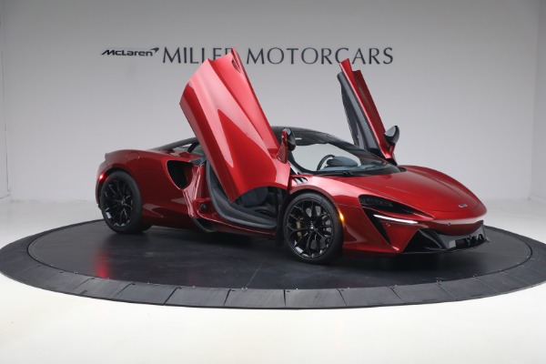 Used 2023 McLaren Artura Performance for sale $179,900 at Bugatti of Greenwich in Greenwich CT 06830 19