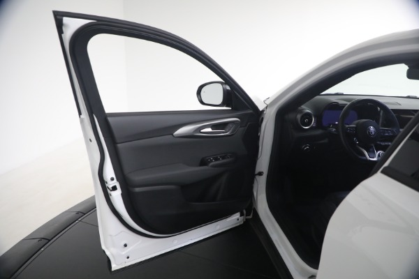 Used 2024 Alfa Romeo Tonale Hybrid Ti for sale $28,900 at Bugatti of Greenwich in Greenwich CT 06830 23
