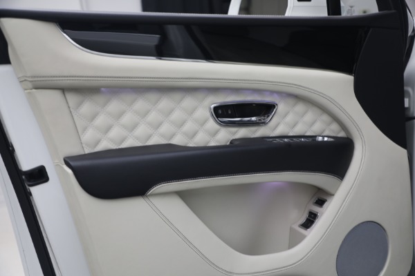 Used 2022 Bentley Bentayga V8 for sale $137,900 at Bugatti of Greenwich in Greenwich CT 06830 18