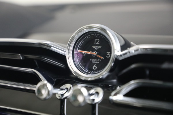Used 2022 Bentley Bentayga V8 for sale $137,900 at Bugatti of Greenwich in Greenwich CT 06830 25