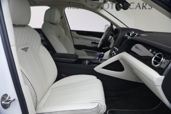 Used 2022 Bentley Bentayga V8 for sale $137,900 at Bugatti of Greenwich in Greenwich CT 06830 27