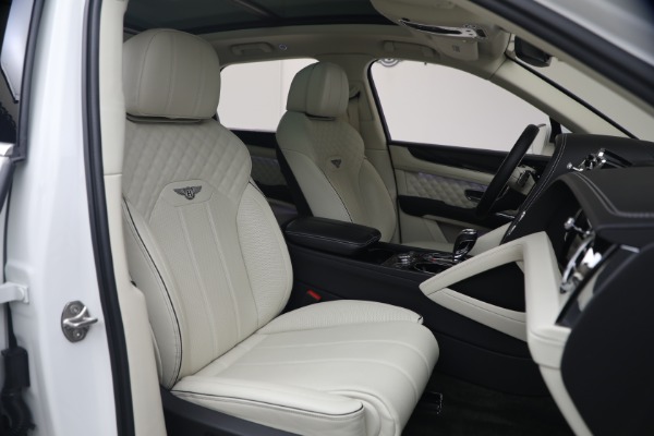 Used 2022 Bentley Bentayga V8 for sale $137,900 at Bugatti of Greenwich in Greenwich CT 06830 28