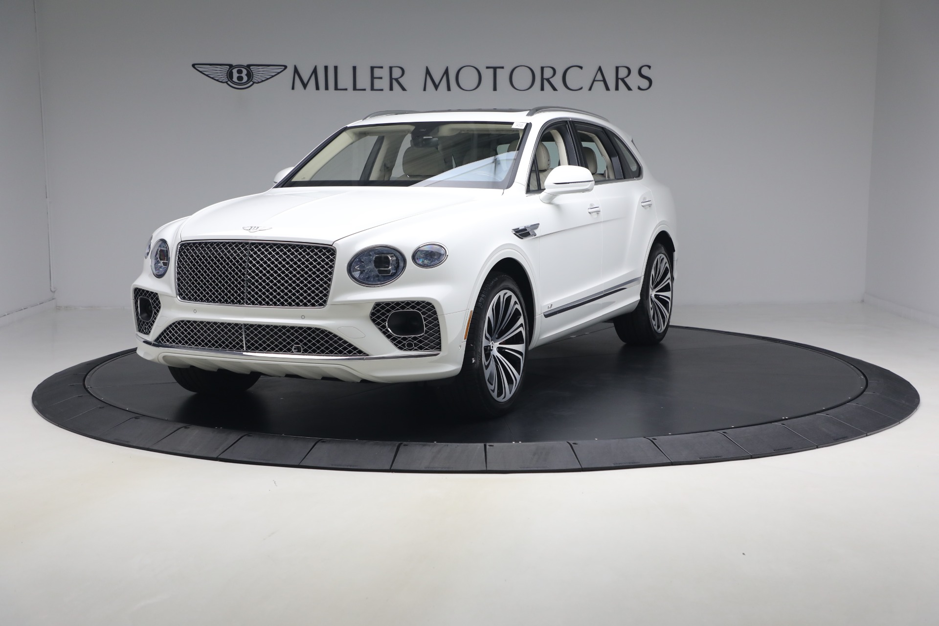 Used 2022 Bentley Bentayga V8 for sale $137,900 at Bugatti of Greenwich in Greenwich CT 06830 1