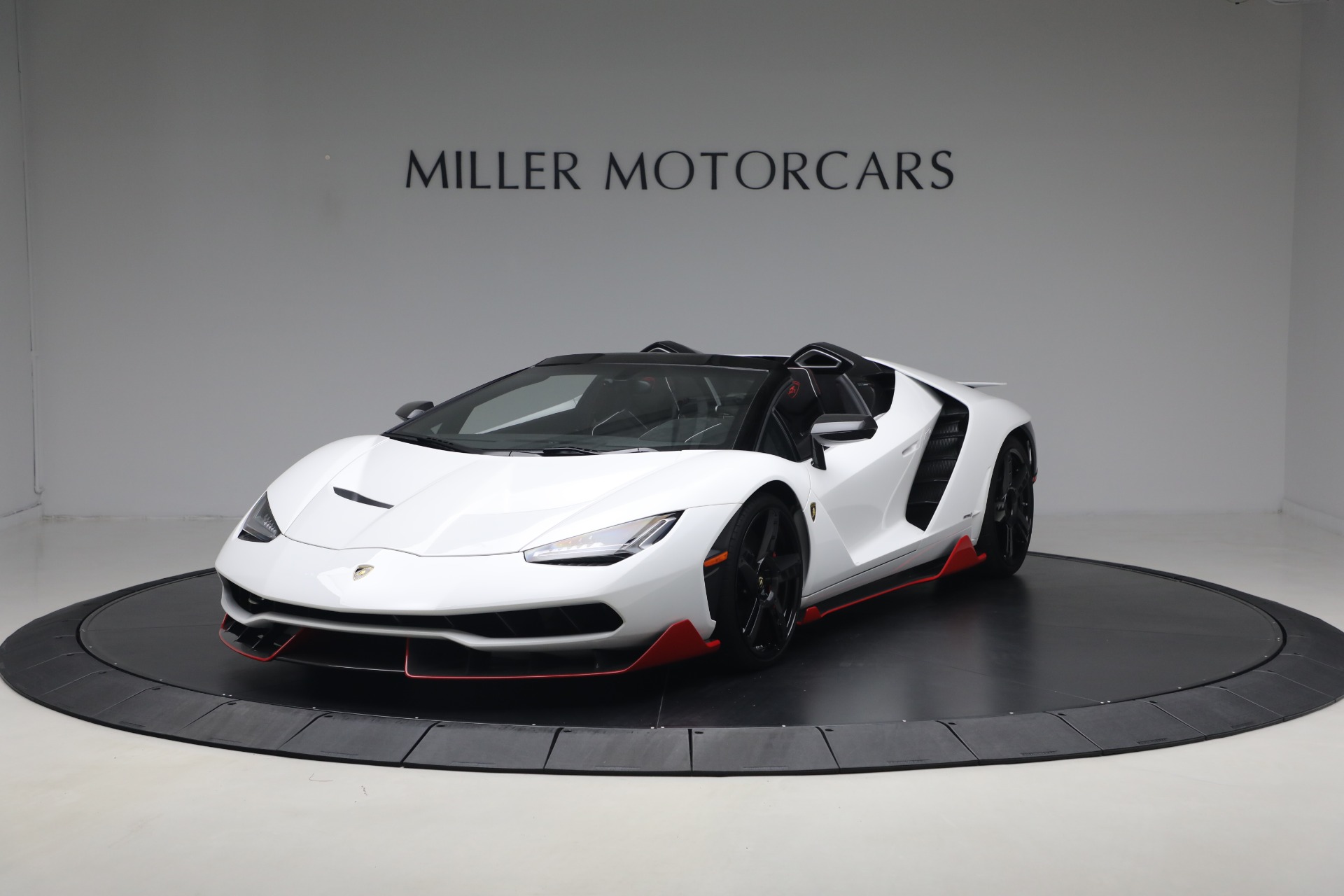 Used 2017 Lamborghini Centenario Roadster for sale $3,995,000 at Bugatti of Greenwich in Greenwich CT 06830 1