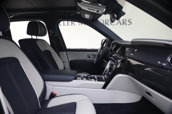 Used 2022 Rolls-Royce Black Badge Cullinan for sale $299,900 at Bugatti of Greenwich in Greenwich CT 06830 19