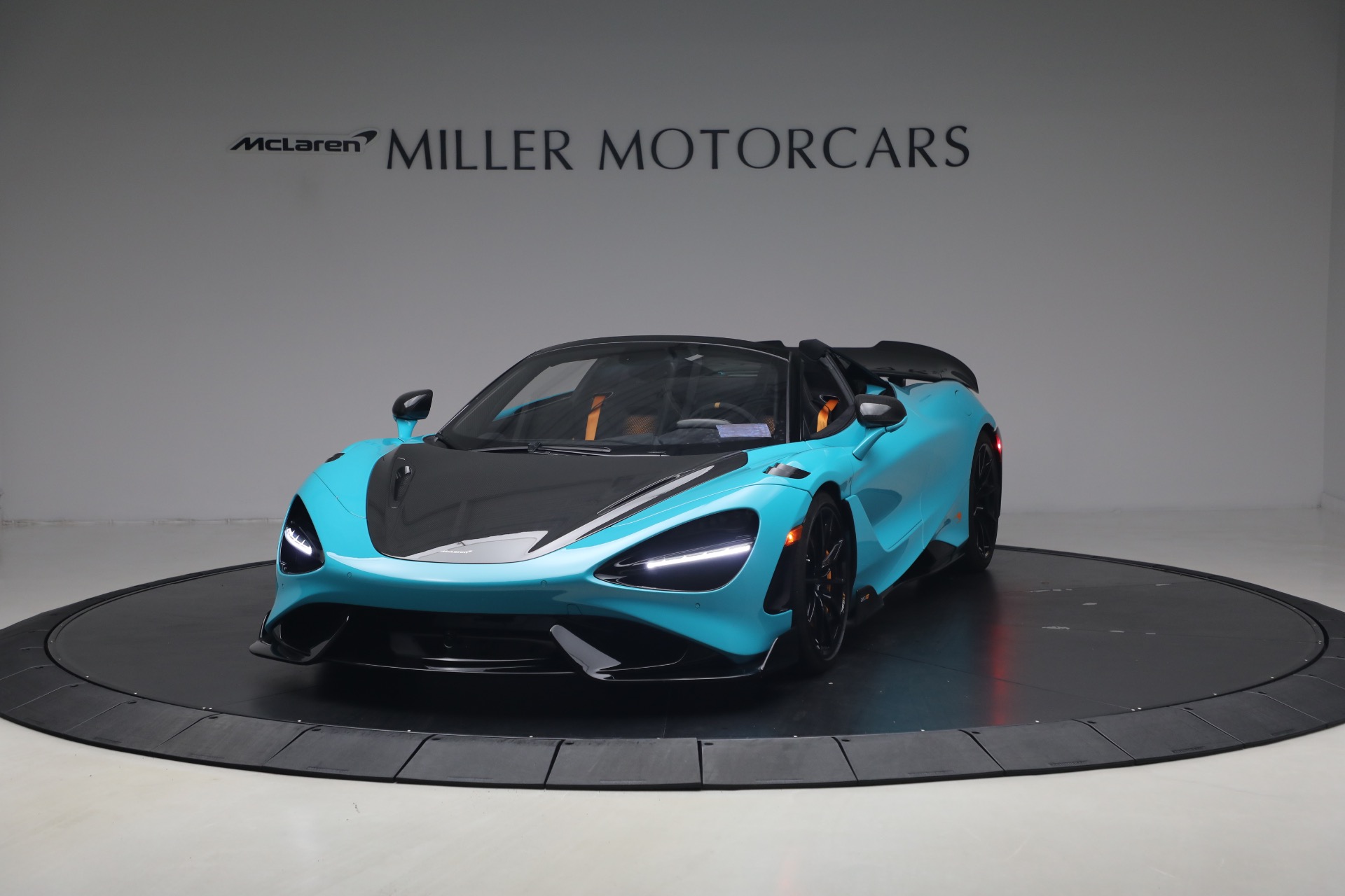 Used 2022 McLaren 765LT Spider for sale $599,900 at Bugatti of Greenwich in Greenwich CT 06830 1