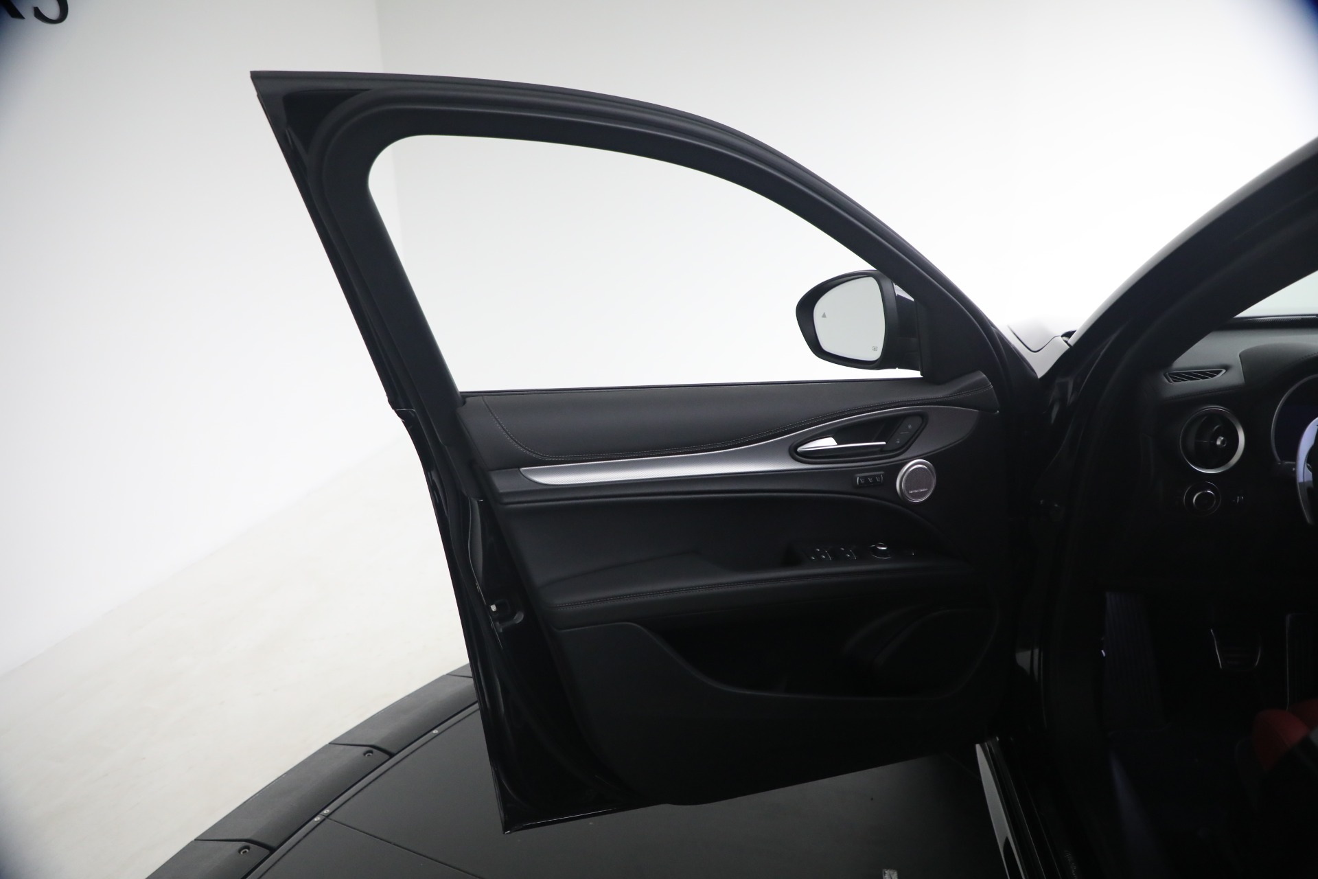 2026 Alfa Romeo Stelvio Base - Photo 23