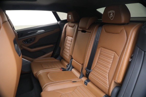Used 2025 Lamborghini Urus SE for sale $305,900 at Bugatti of Greenwich in Greenwich CT 06830 17