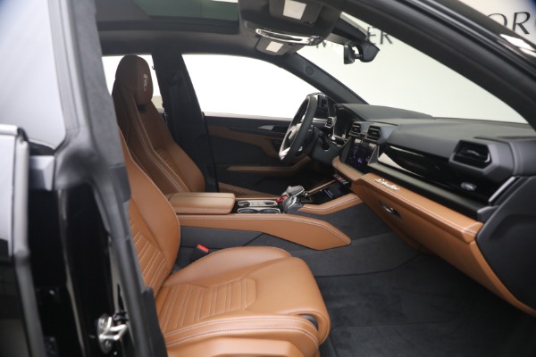 Used 2025 Lamborghini Urus SE for sale $305,900 at Bugatti of Greenwich in Greenwich CT 06830 19