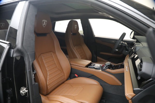 Used 2025 Lamborghini Urus SE for sale $305,900 at Bugatti of Greenwich in Greenwich CT 06830 20