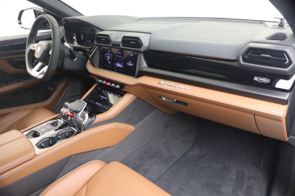 Used 2025 Lamborghini Urus SE for sale $305,900 at Bugatti of Greenwich in Greenwich CT 06830 21
