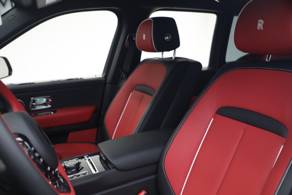 New 2027 Rolls-Royce Black Badge Cullinan for sale $588,050 at Bugatti of Greenwich in Greenwich CT 06830 17