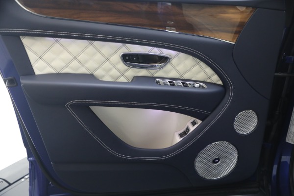 Used 2022 Bentley Bentayga V8 for sale $129,900 at Bugatti of Greenwich in Greenwich CT 06830 16
