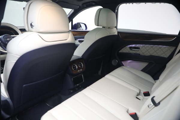 Used 2022 Bentley Bentayga V8 for sale $129,900 at Bugatti of Greenwich in Greenwich CT 06830 20