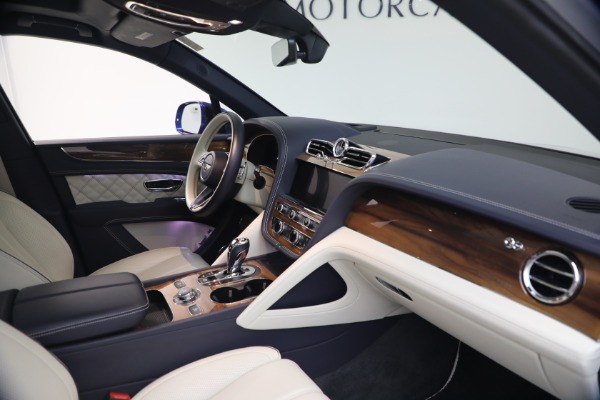 Used 2022 Bentley Bentayga V8 for sale $129,900 at Bugatti of Greenwich in Greenwich CT 06830 22