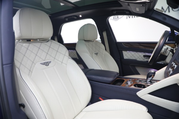 Used 2022 Bentley Bentayga V8 for sale $129,900 at Bugatti of Greenwich in Greenwich CT 06830 24