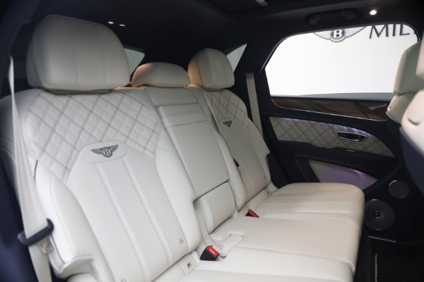 Used 2022 Bentley Bentayga V8 for sale $129,900 at Bugatti of Greenwich in Greenwich CT 06830 27