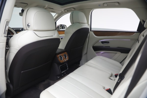 Used 2021 Bentley Bentayga V8 for sale $119,900 at Bugatti of Greenwich in Greenwich CT 06830 21