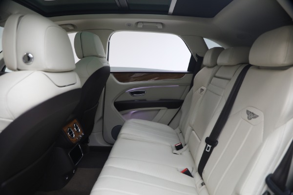 Used 2021 Bentley Bentayga V8 for sale $119,900 at Bugatti of Greenwich in Greenwich CT 06830 22