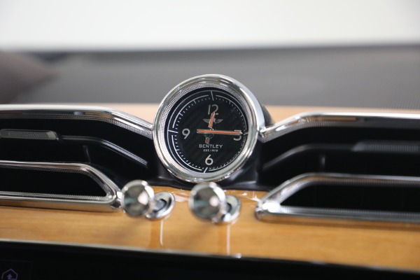 Used 2021 Bentley Bentayga V8 for sale $119,900 at Bugatti of Greenwich in Greenwich CT 06830 24