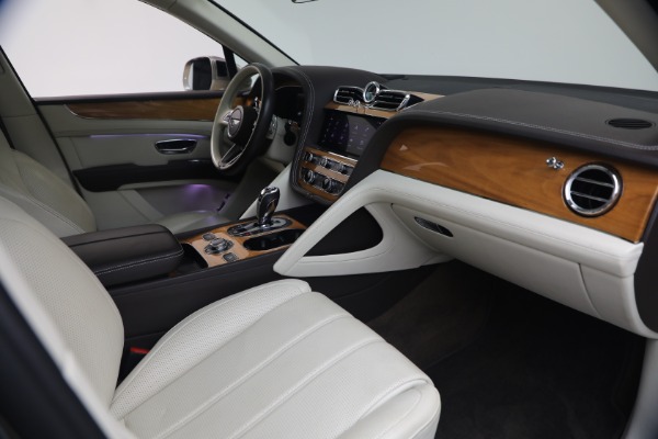 Used 2021 Bentley Bentayga V8 for sale $119,900 at Bugatti of Greenwich in Greenwich CT 06830 25