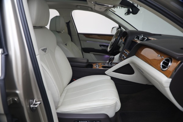 Used 2021 Bentley Bentayga V8 for sale $119,900 at Bugatti of Greenwich in Greenwich CT 06830 26