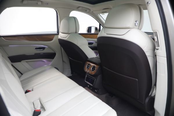 Used 2021 Bentley Bentayga V8 for sale $119,900 at Bugatti of Greenwich in Greenwich CT 06830 28